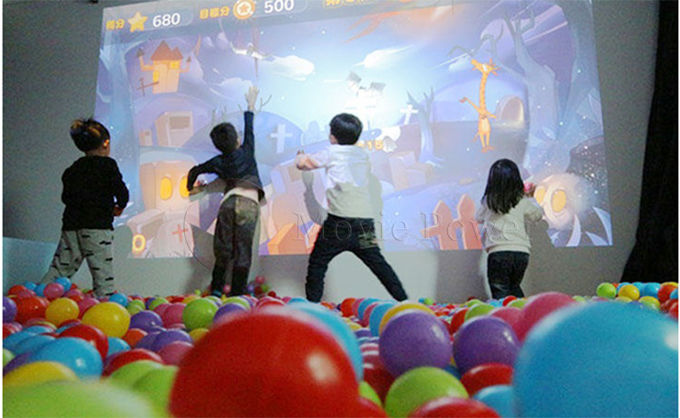 Boule interactive magique AR de jeux de projection du mur 3d frappant l'amusement 2