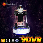 Cinéma 9d mobile d'une expérience interactive de réalité virtuelle tenant le simulateur de 9d Vr