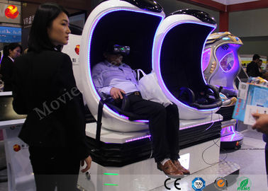 Les joueurs des montagnes russes 2 de jeu de Vr de simulateur de réalité virtuelle de doubles sièges pour des enfants se garent