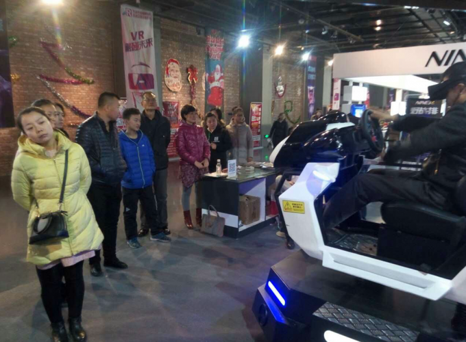 dernières nouvelles de l'entreprise Dans l'exposition de Datong, le simulateur du VR de la puissance de film, beaucoup de personnes ne peut pas cessé de jouer !  1